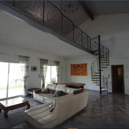 Maison Au Bord Du Avec Piscine Chauffee * Lespinasse