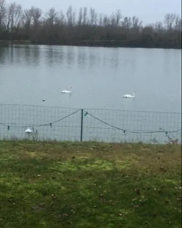 Maison Au Bord Du Avec Piscine Chauffee 빌라 *