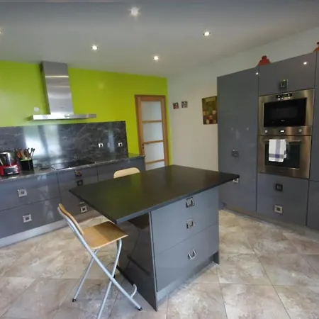 Maison Au Bord Du Avec Piscine Chauffee