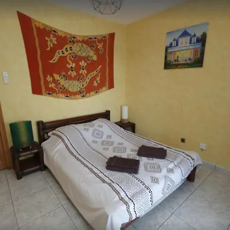 Maison Au Bord Du Avec Piscine Chauffee *
